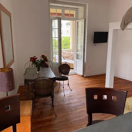 A Deux Pas De La Grande Apartment